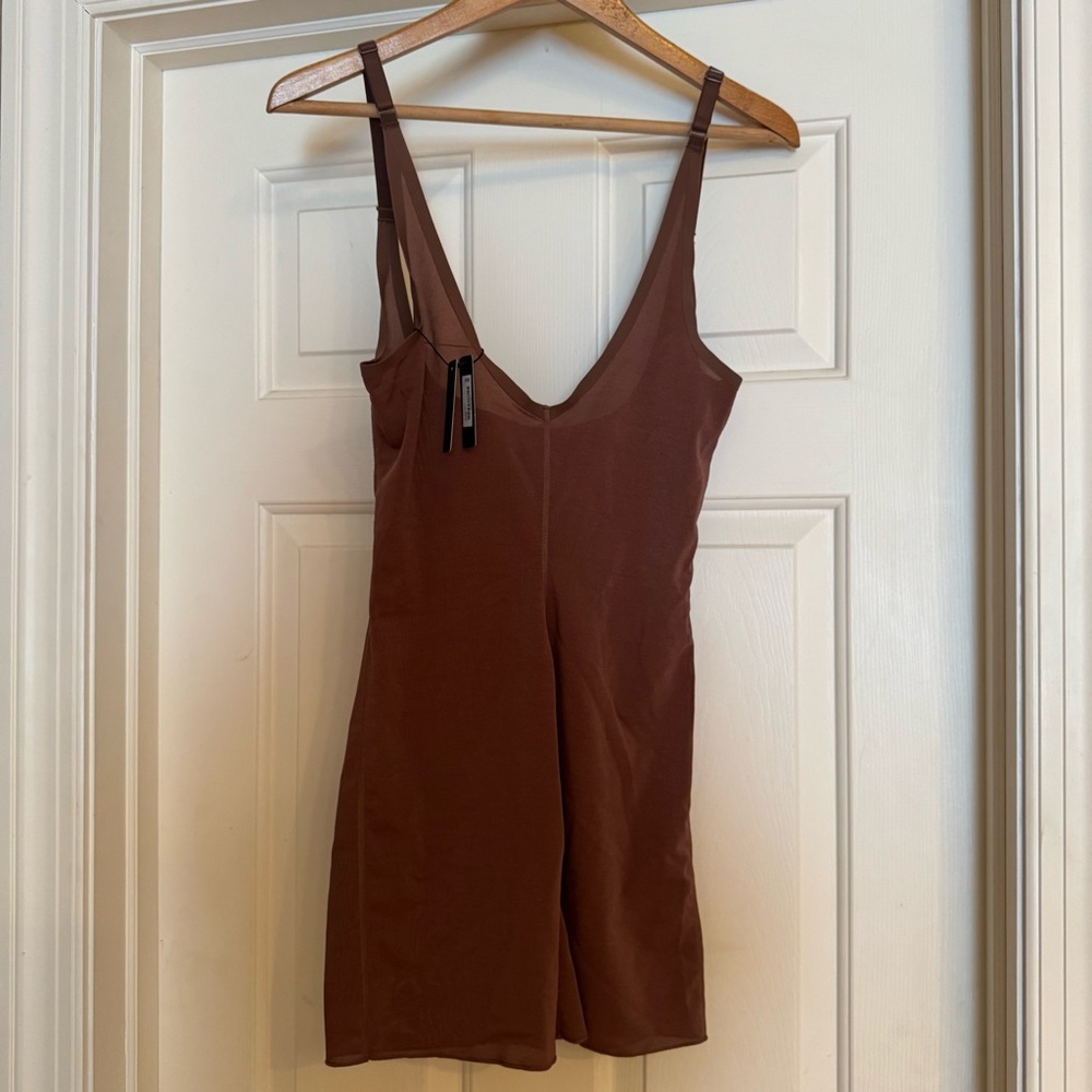 Skims NWT Mid thigh brown bodysuit size M